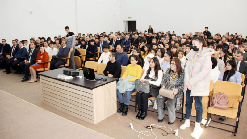 Təhsil İdarəsi olimpiadada tur adlayan gənclərlə görüşüb