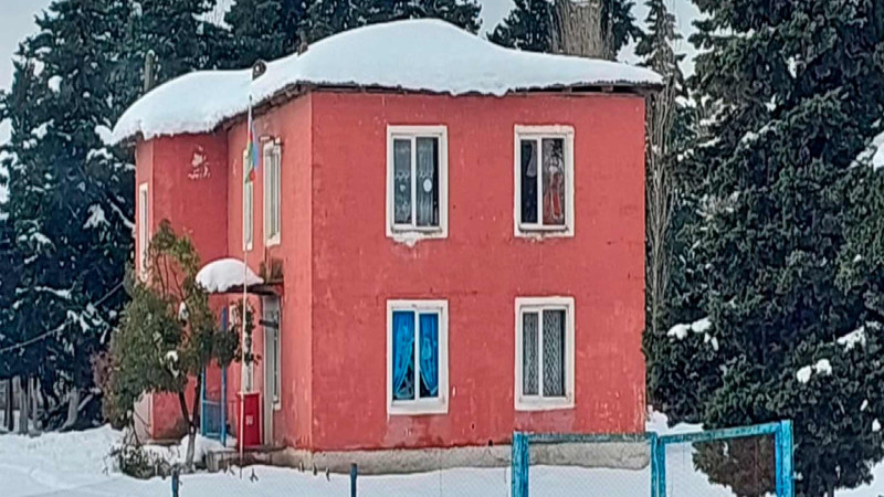 Lənkəranda təhsil ocağının damı uçub