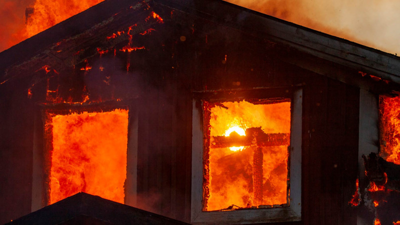 Masallıda ev yanıb: 1 nəfər xəsarət alıb