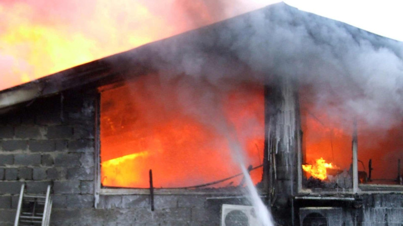 Astarada yanğın: iki ailə evsiz qalıb