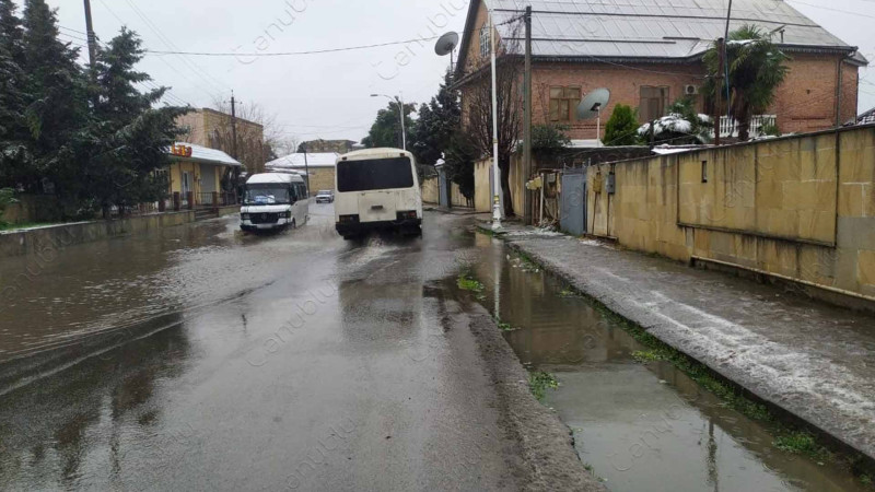 Lənkəranda yağış yağdı, küçələri sular basdı