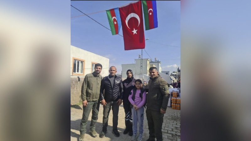 Qazi igidimiz Kamil Duniyev Türkiyədə zərərçəkənlərin qayğısına qalır