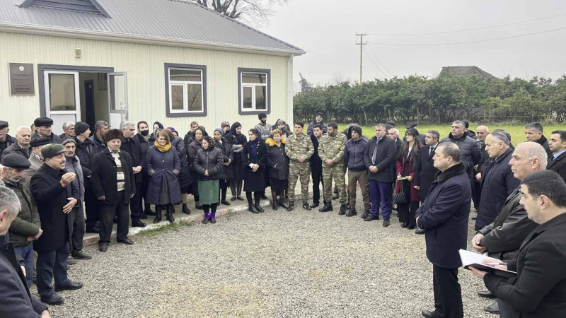 Qəzənfər Ağayev Siyatük kənd sakinləri ilə görüşüb