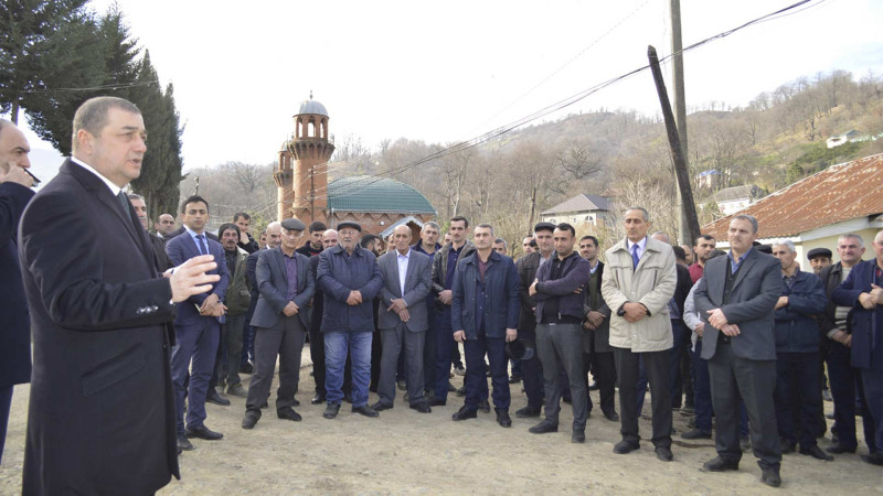 Qəzənfər Ağayev Sığaloni kəndində əhali ilə səyyar görüş keçirib