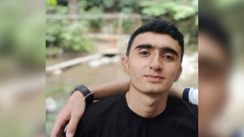 Astarada 19 yaşlı oğlan özünü asıb
