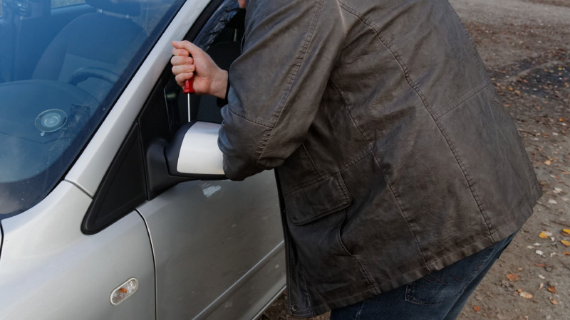 Lənkəran sakini Bakıda iki avtomobil qaçırıb