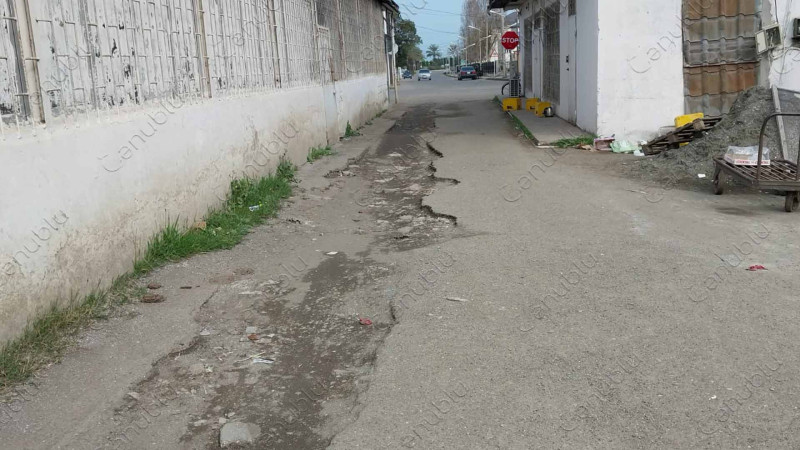 Astara şəhərinin bu küçəsində yol çöküb