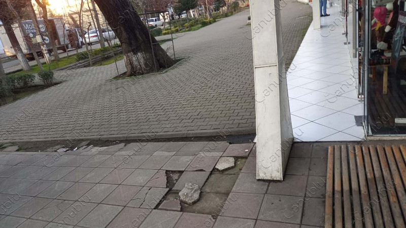 Lənkəranda daha bir dağılmış piyada səkisi