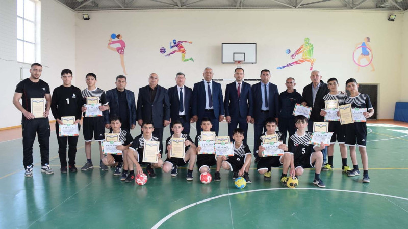 Qalib həndbolçular mükafatlandırılıblar