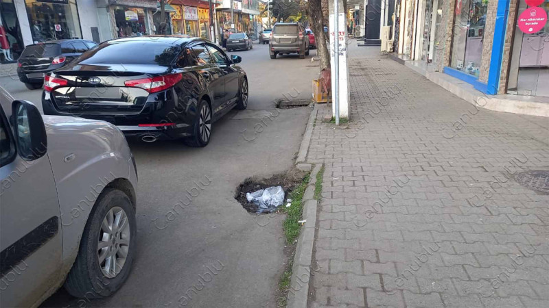 Lənkəran: mərkəzi küçədəki çuxurlar avtomobillərin hərəkətində çətinlik yaradır