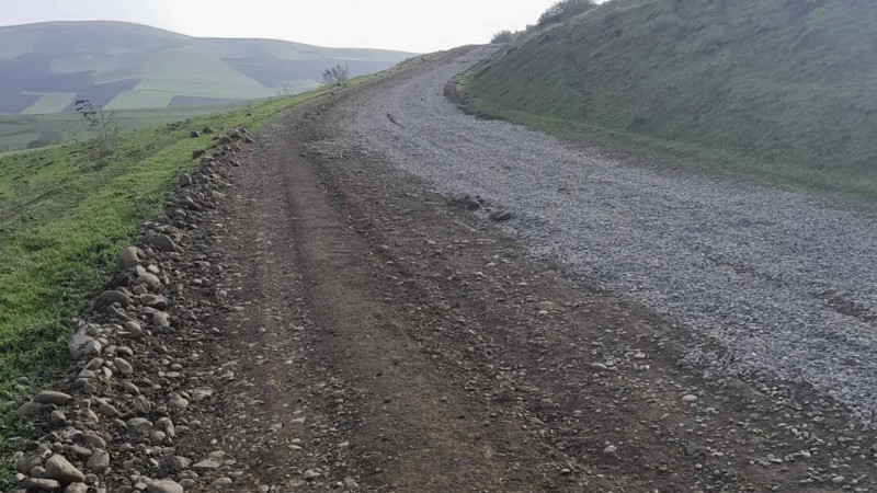 Cəlilabadda iki kəndi birləşdirən yol təmir olunub