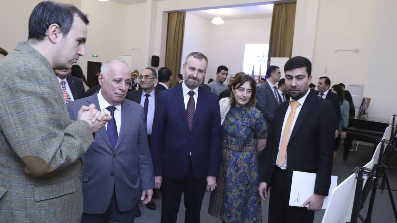 LDU-da “Polşa memarlığının şah əsərləri” fotosərgisinin açılışı baş tutub