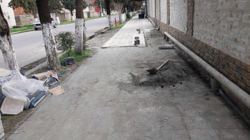 Astaranın mərkəzində piyada səkisi yenilənir