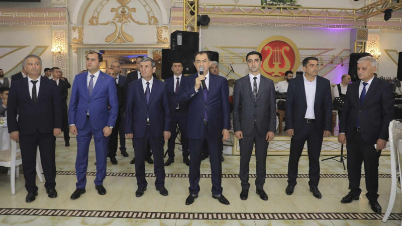 Taleh Qaraşov müharibə veteranı Ramal Baxşızadənin toyunda iştirak edib