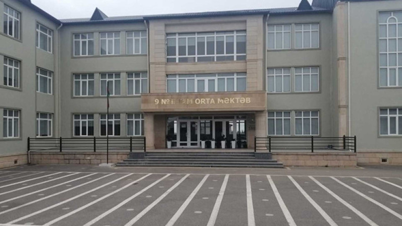16 ildir müəllim olan Cəlilabad şəhər 9 saylı məktəbin direktor müavini haqsızlıqla qarşılaşdığını bildirir