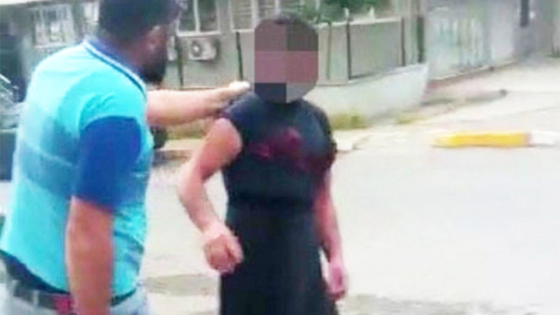 Lənkəranda ata və iki oğlu həmkəndlilərinə qadın paltarı geyindirərək şəxsiyyətini alçaldıblar