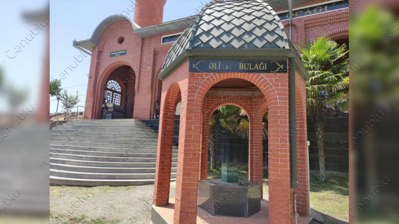 Mürsəlli ocağının önündə yerləşən ibadətgah: Sığdaş kənd məscidi