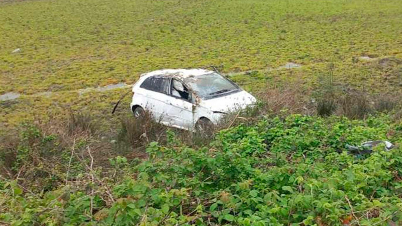 Lənkəranda qəza: xanım sürücü avtomobili aşırıb