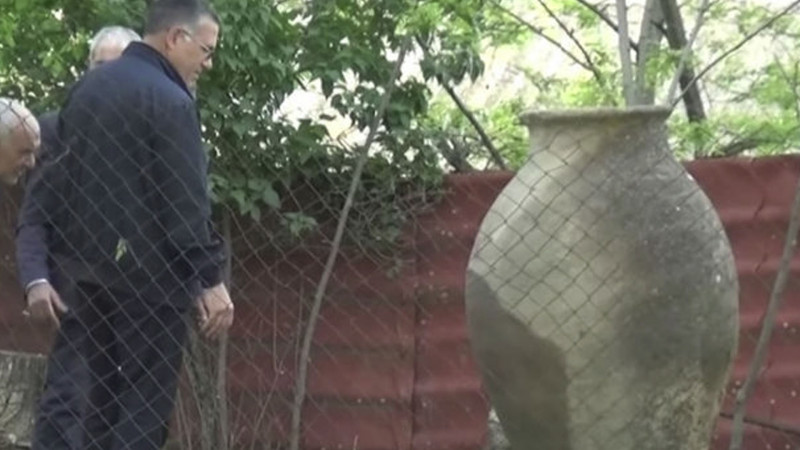 Talış dağlarında tapılan küp qorunub saxlanılır