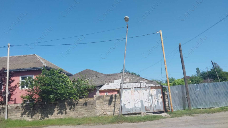 Astarada işıq dirəyi təhlükə saçır