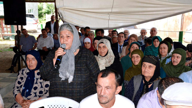 Araz Əhmədov Ninəlov kəndində sakinlərlə görüş keçirib