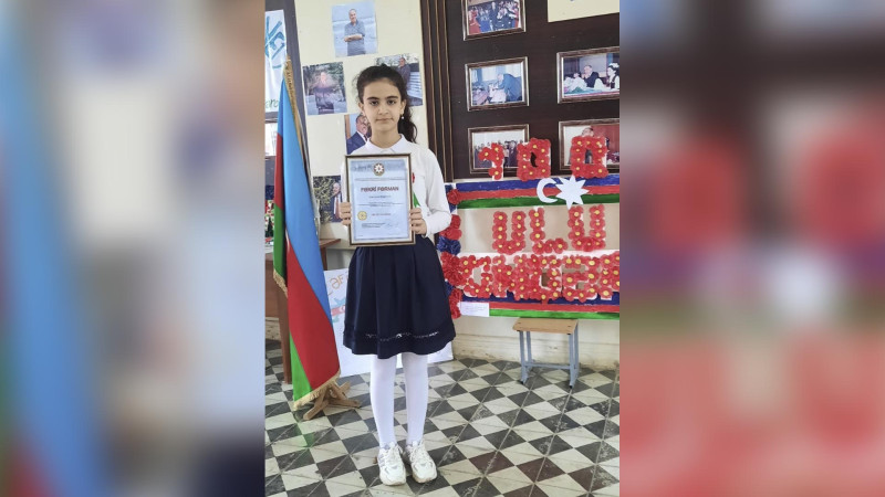 Masallılı şagirdə Kəmaləddin Heydərov tərəfindən Fəxri Fərman təqdim olunub