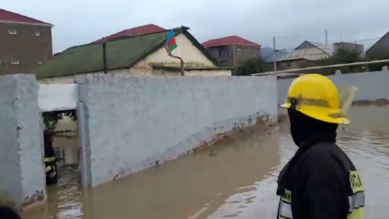 Astarada Elektrik Stansiyasının ərazisini su basıb
