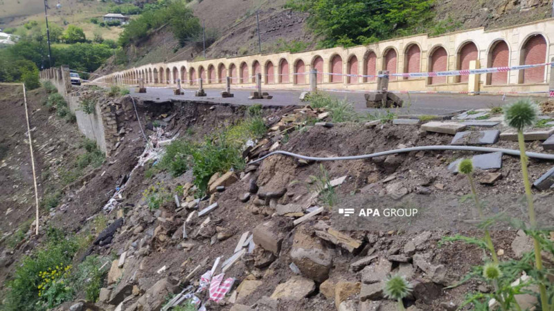 Masallı-Yardımlı yolunda torpaq sürüşməsi baş verib