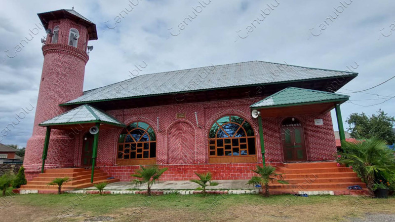 Mir Əhməd xan Talışxanov tərəfindən inşa edilən Şahağac kənd məscidi