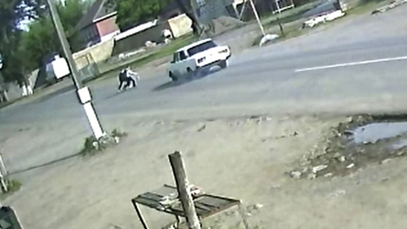 Lənkəranda qəza: avtomobil iki məktəblini vurub