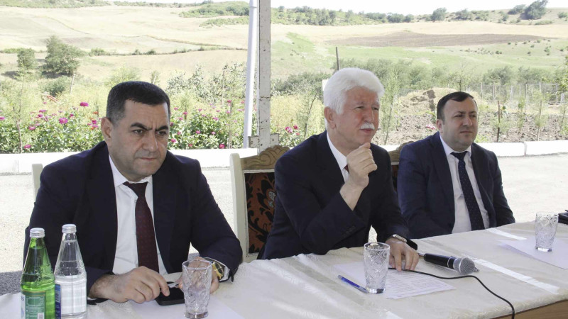 Calilabadın icra başçısı kənd sakinlərinin problemlərini dinləyib