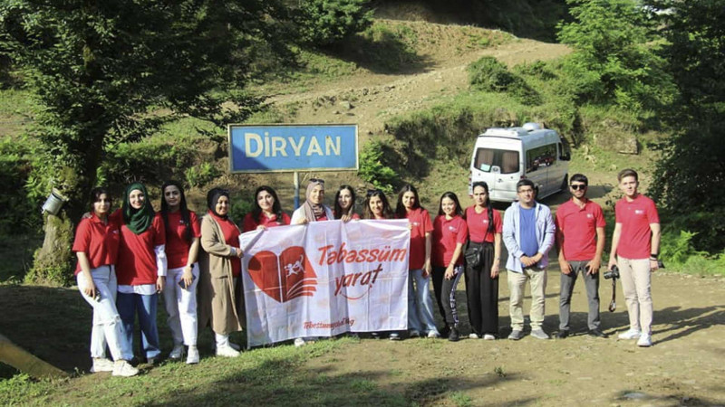 Lənkəranın Diryan kəndində şagirdlərə məktəb ləvazimatları paylanılıb