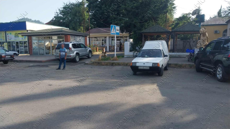 Pensər kəndinin magistral yolunda dayanacağın olmaması sakinlər üçün çətinlik yaradır