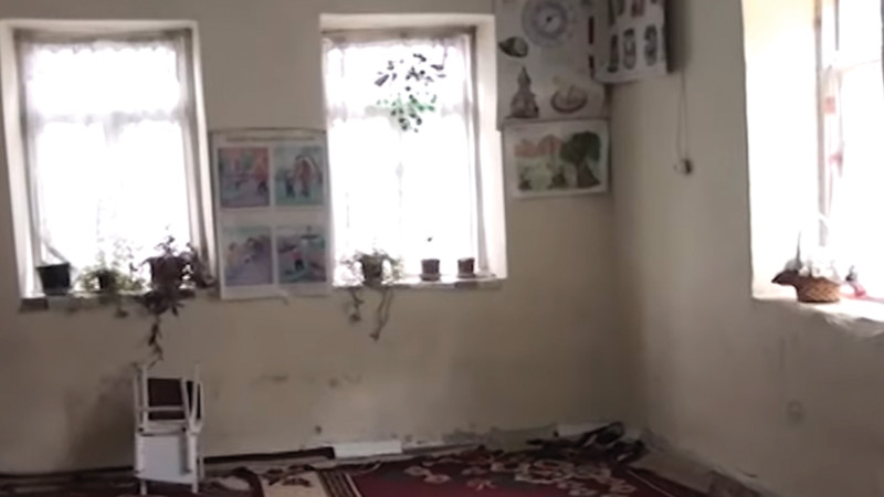 Girdəni kəndində yerləşən uşaq bağçası 60 ildən çoxdur ki, əsaslı təmir olunmayıb