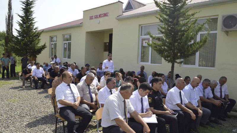 Qəzənfər Ağayev Deqadi kənd sakinləri ilə görüşüb