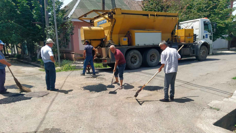 Lənkəranda iki küçənin asfalt örtüyündə təmir-bərpa işləri aparılıb