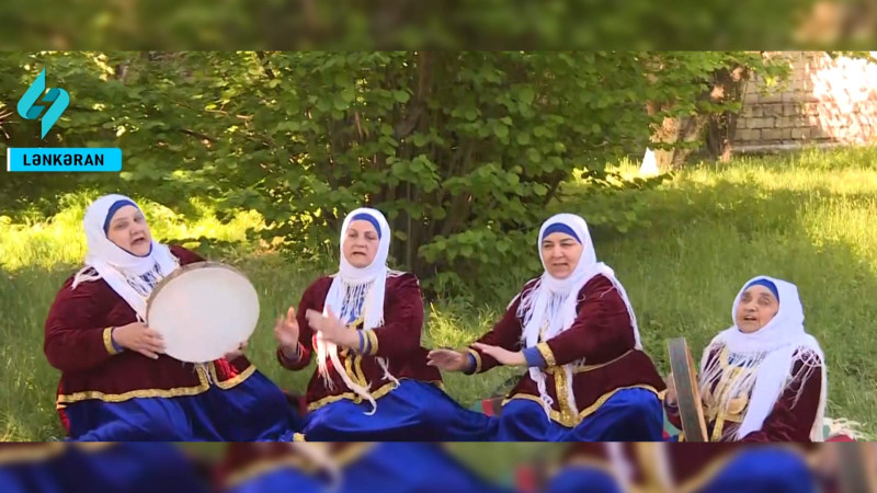 Zəngin repertuarla səhnədə çıxış edən “Nənələr” qrupu - VİDEO