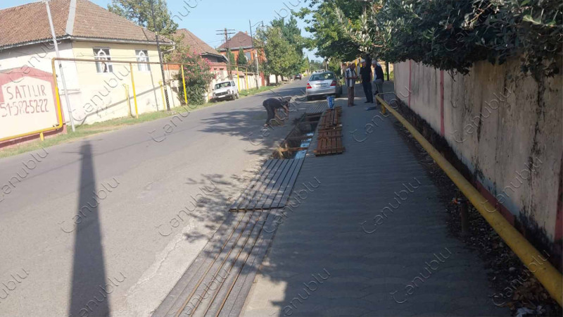 Lənkəranın bu küçəsində xəndəklərin üstü örtülüb