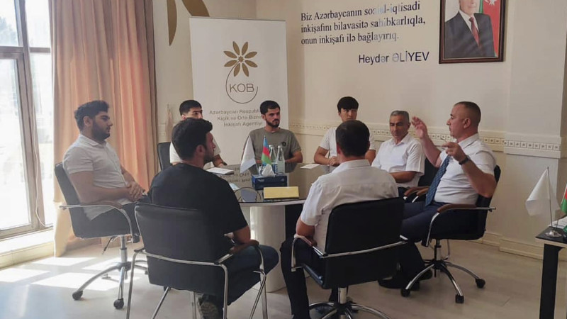 Cəlilabad rayonunda gənc sahibkar və fermerlərlə dəyirmi masa keçirilib