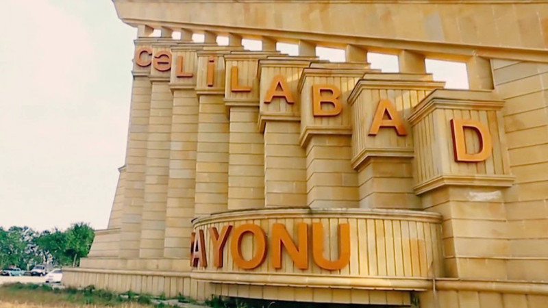 Cəlilabadda gənc oğlan yaşadığı evin ikinci mərtəbəsindən yıxılıb