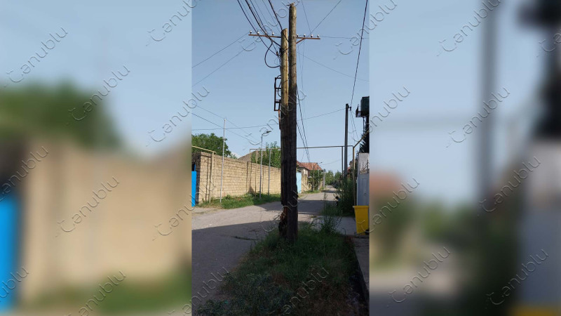 Lənkəranda elektrik dirəyi hər an aşa bilər