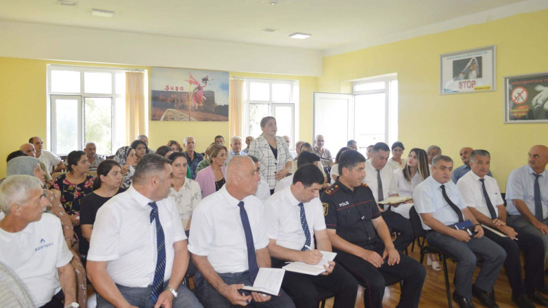 Qəzənfər Ağayev Suparibağ kəndində səyyar qəbul keçirib