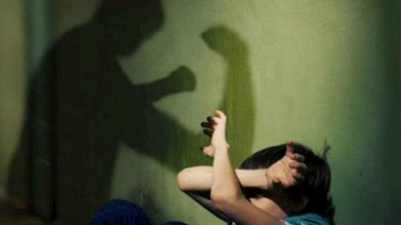 Lənkəranda həyat yoldaşı ilə mübahisə edən kişi oğluna xəsarət yetirib