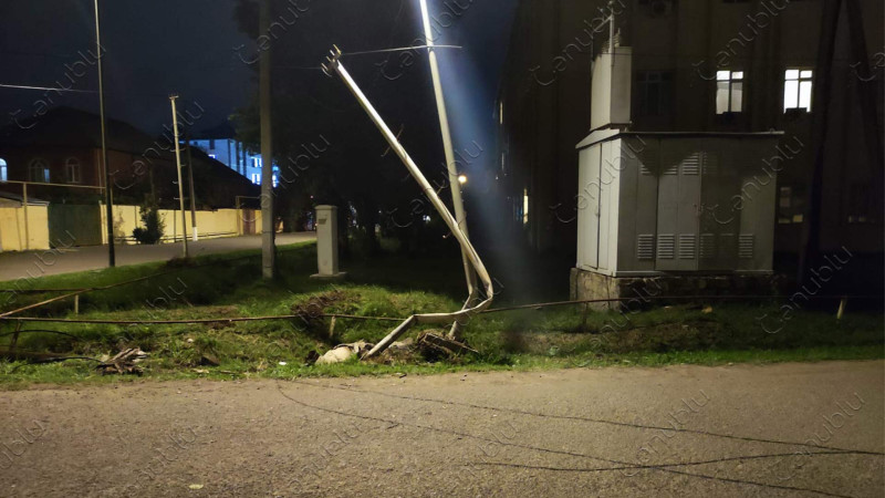 Lənkəranda qəza: avtomobil xəndəyə aşıb