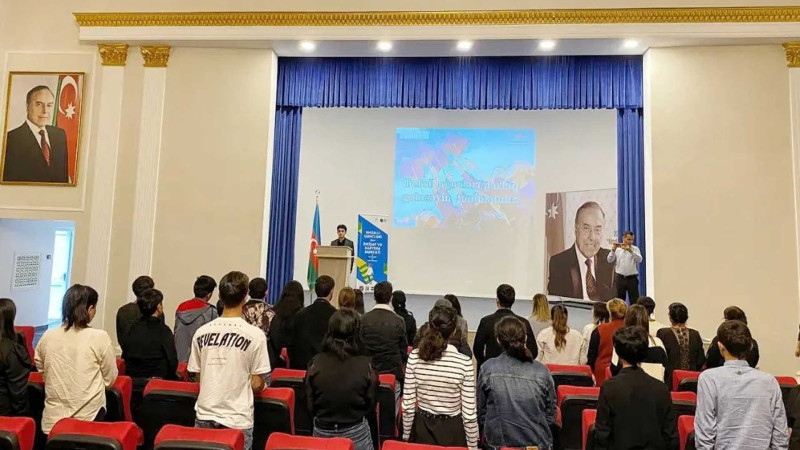 2 saylı tam orta məktəbin müəllimi Elanura Babayeva
