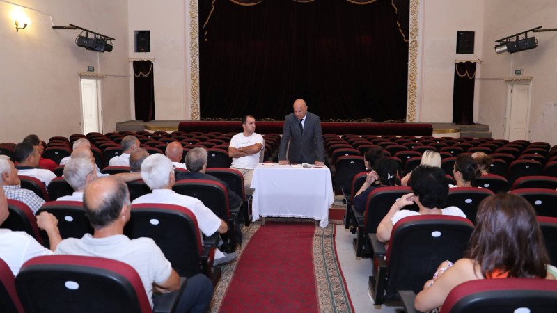 Lənkəran teatrında yığıncaq keçirilib