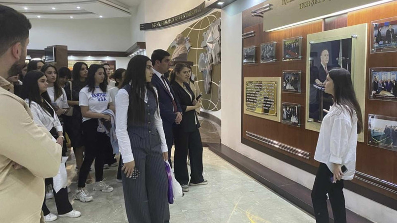 Gənc partiya fəalları Lənkəran şəhər Heydər Əliyev Mərkəzini ziyarət ediblər