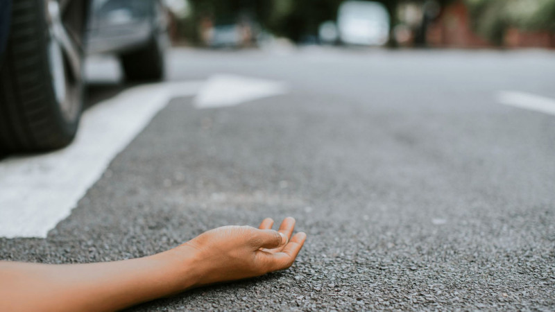 Lənkəranda avtomobil gənc qızı xəstəxanalıq edib