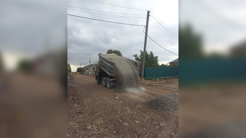 Göytəpə şəhərinin Mehdi Hüseyn küçəsinə çınqıl tökülüb