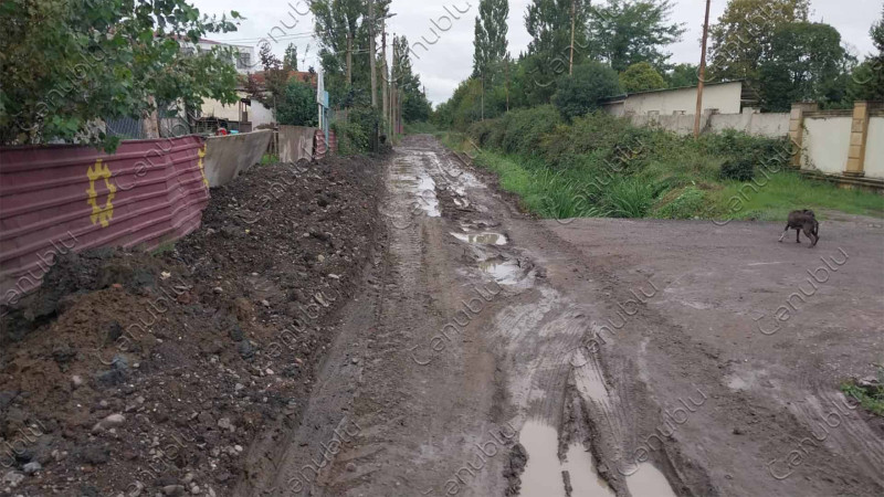 Lənkəran şəhərinin mərkəzində yerləşən küçə keçilməz vəziyyətdədir